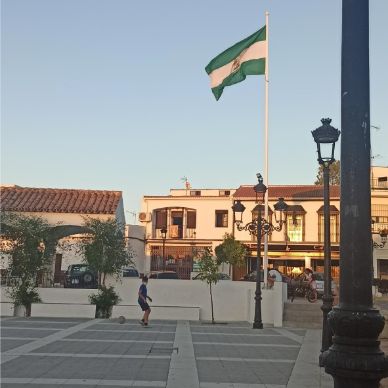 Bandera ondeando en Plaza Amarilla